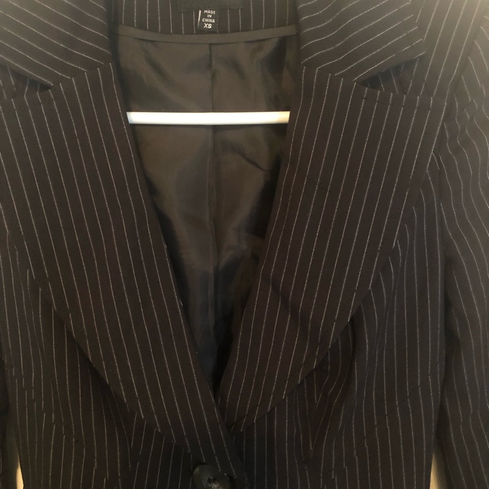 Suit - Picture 5 of 5